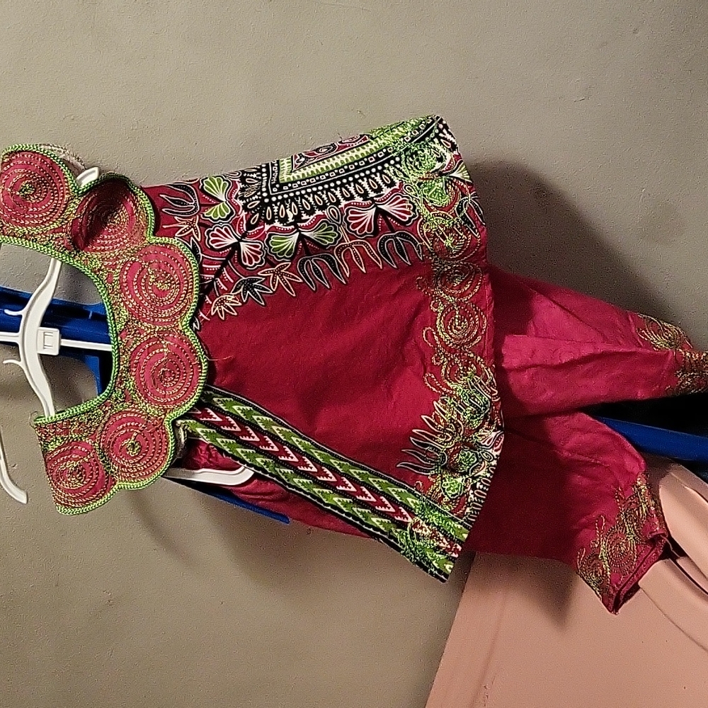 Suit - Picture 2 of 4